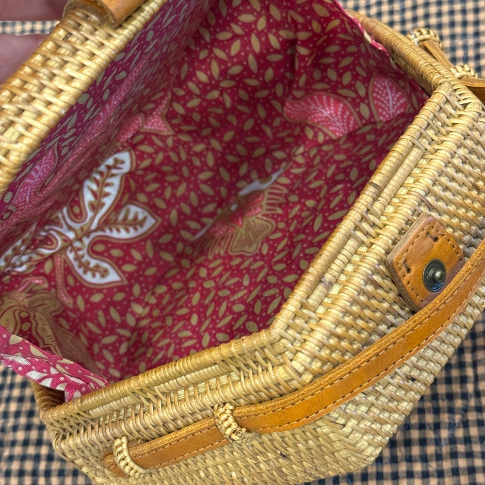 Elegant Hexagonal Straw Crossbody Bag - Tan - Picture 2 of 3
